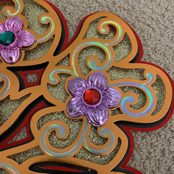 Chinese wall decorations. Laser cut paper cutout of the word Happiness - Picture 6 of 7